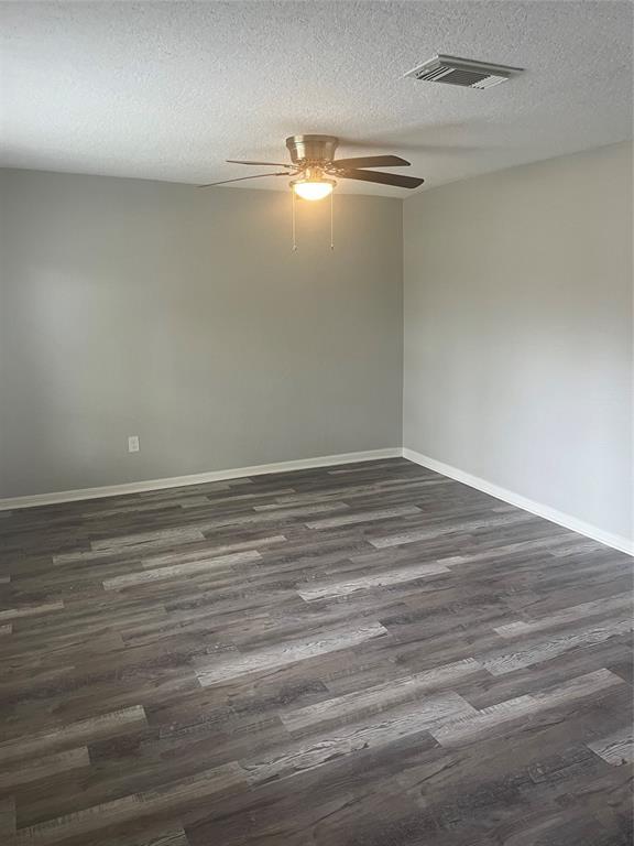 Building Photo - 1006 N Valderas St