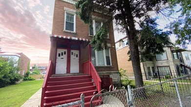 Building Photo - 6712 S Wabash Ave