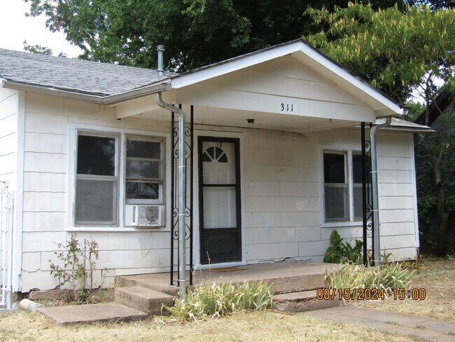Building Photo - Charming cottage in Walters--New paint, re...