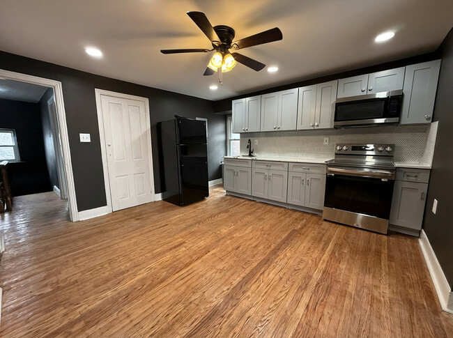 Building Photo - 347 Kerlin St