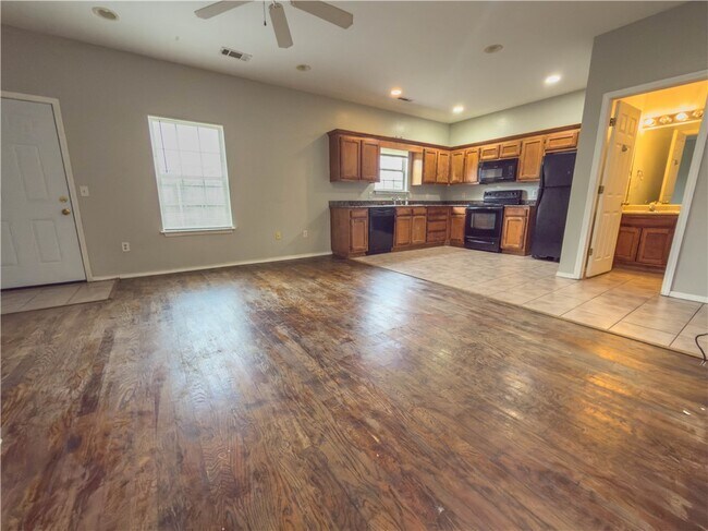 Building Photo - 3207 SW Amberwood Ave