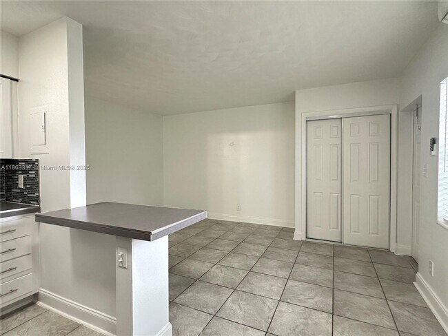 Foto del edificio - 840 NE 17th Terrace