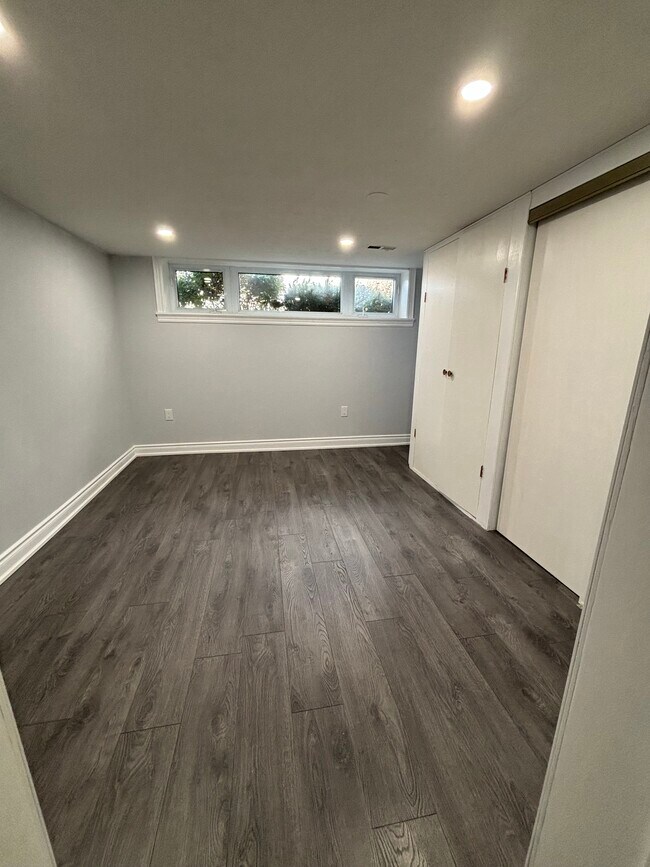 Building Photo - 73 Aloma Cres
