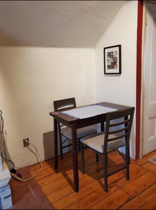Comedor - 89 Walden St