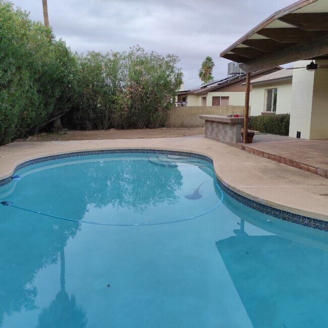 Foto del edificio - 4909 E Presidio Rd