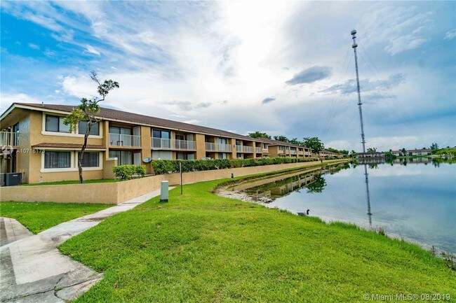 Foto del edificio - 620 NW 214th St