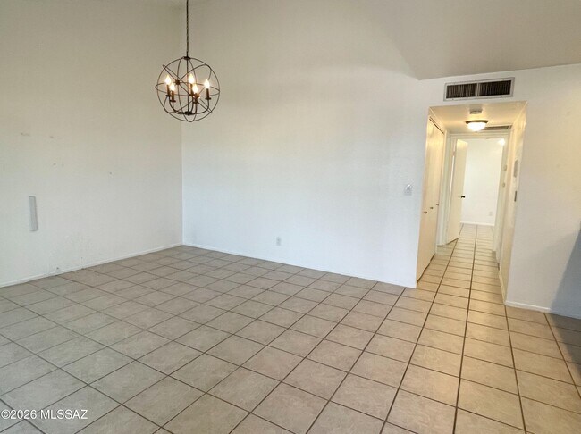 Foto del edificio - 822 S Langley Ave