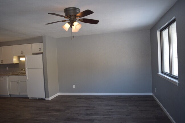 Living Room - 108 Wood Ct