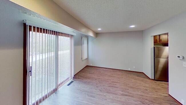 Building Photo - 518-520 Carr Dr