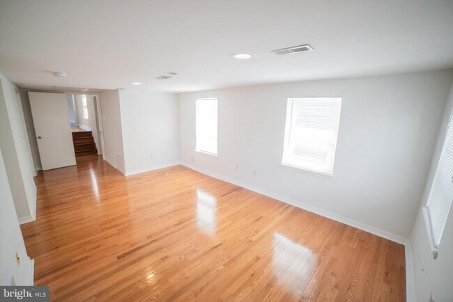 Foto del edificio - 126 W Laurel St