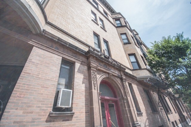 Foto principal - 662-668 W Oakdale Ave