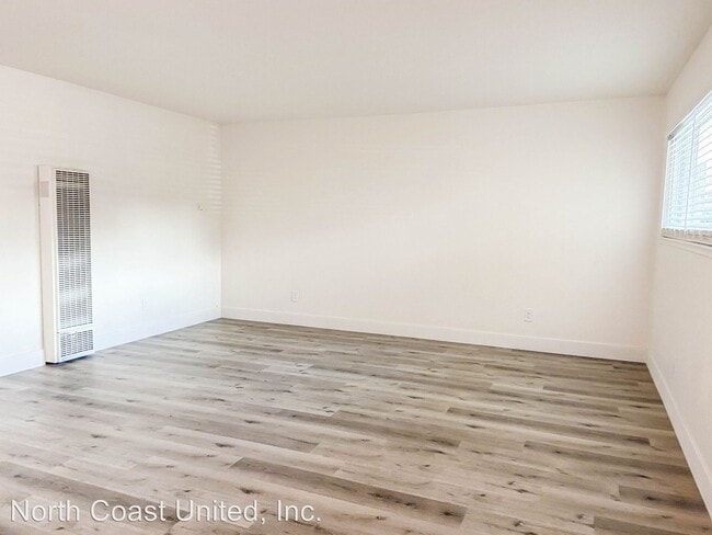 Building Photo - 604 6th St