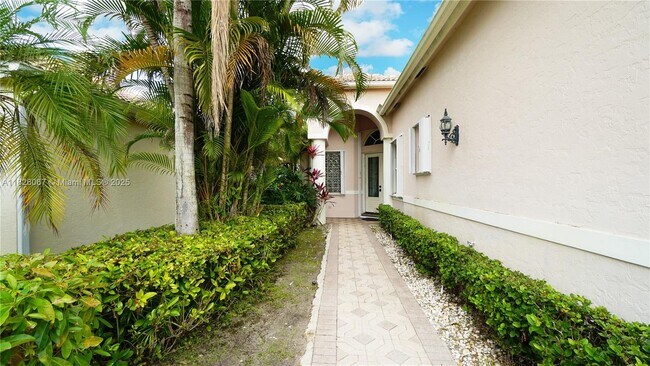 Foto del edificio - 9025 Long Lake Palm Dr
