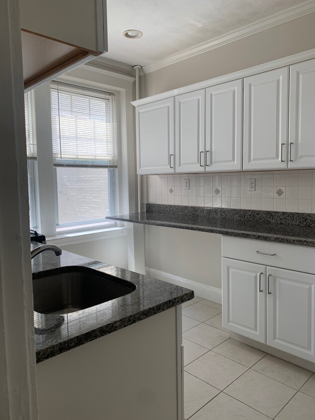 Primary Photo - 339 S Huntington Ave