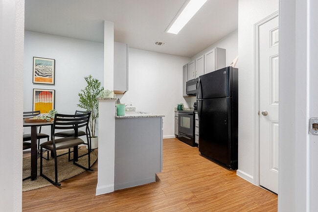24 apartamentos en Longview cerca de UT Austin con comedor y cocina - 24 Longview