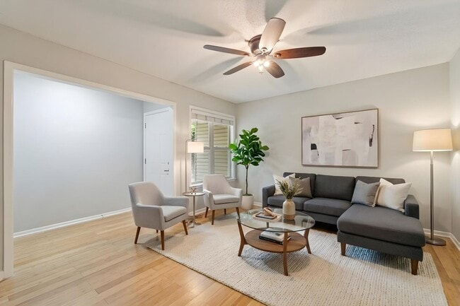 Foto del edificio - 2119 N 55th Pl