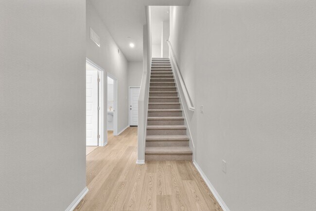 Building Photo - Stunning 3 Bedroom 3.5 Bath Three-Story Fl...