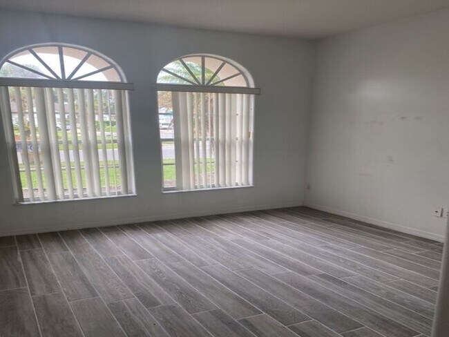 Foto del edificio - Single Family Home in The Oaks