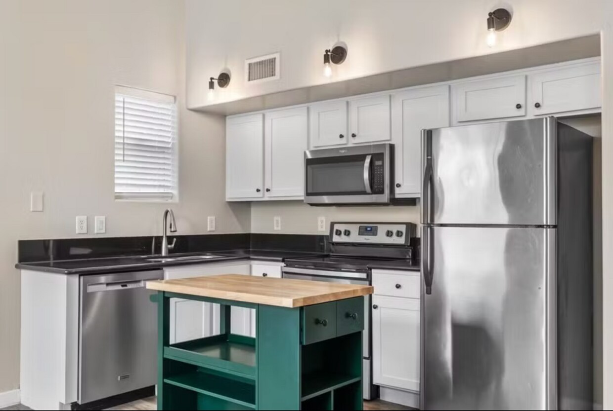 Roosevelt West Townhomes - Roosevelt West Townhomes