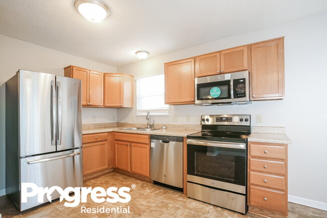 Building Photo - 2208 Rossington Ln