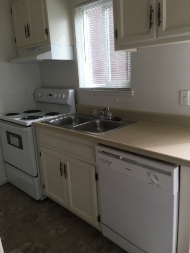 Foto del edificio - Cozy 2 Bedroom 1 Bath Duplex