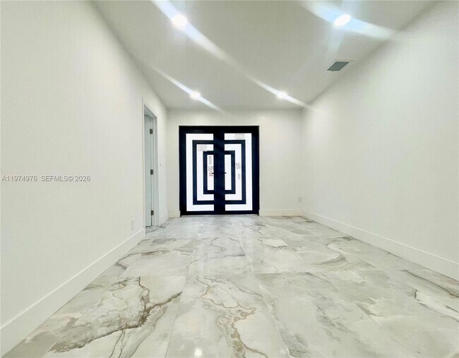 Foto del edificio - 1649 NE 8th Ave