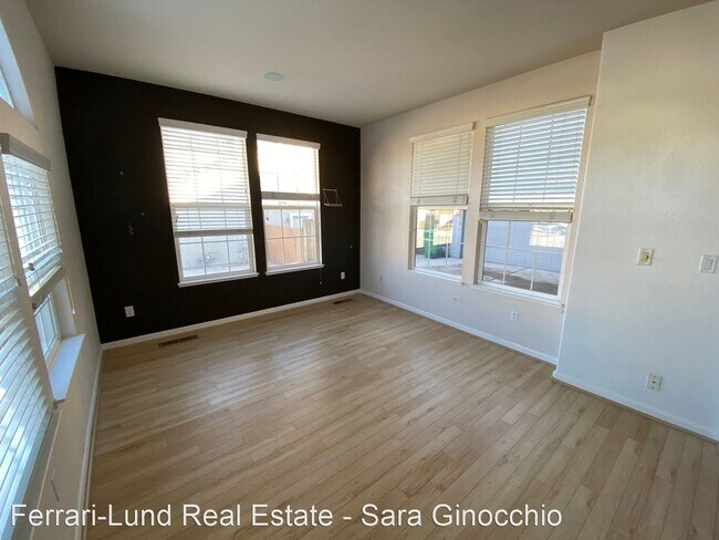 Building Photo - 4 br, 2.5 bath House - 570 Muir Pass Court