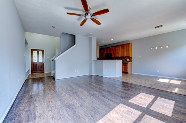 Building Photo - 47 Wickerdale Pl