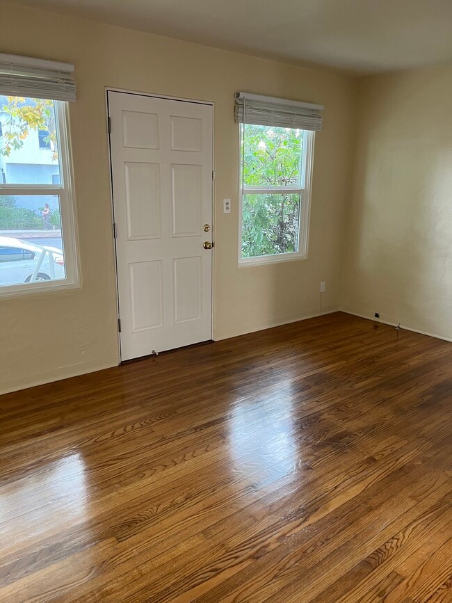 1103 4th St, Coronado, CA 92118 Apartments in Coronado, CA