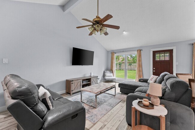 Foto del edificio - 16906 Rolling Acres Dr