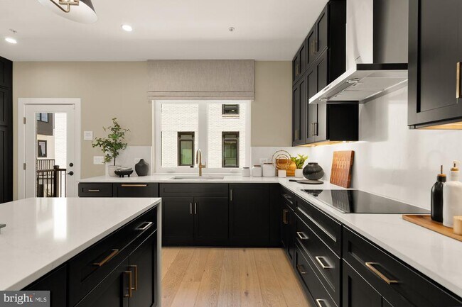 Foto del edificio - 2712 Olmsted Ct NW
