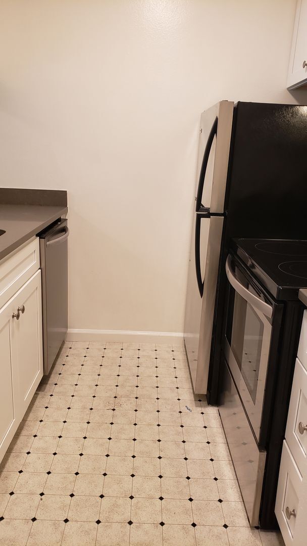 Building Photo - Cozy Studio Condo Available Now at Shelter Creek!