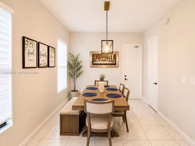 Foto del edificio - 3258 W 99th Pl