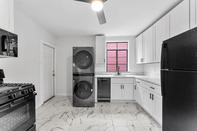 Photo - 140 Carver St House