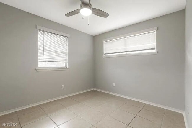 Building Photo - 2 br, 1 bath Duplex - 4822 Dodt Avenue 4824