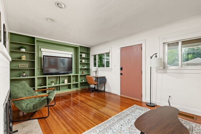 Building Photo - 540 E 64th St