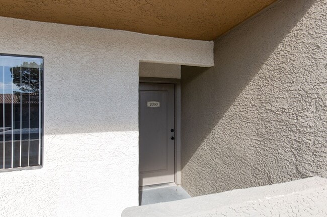 Foto del edificio - Remodeled 2nd floor unit in gated NW community