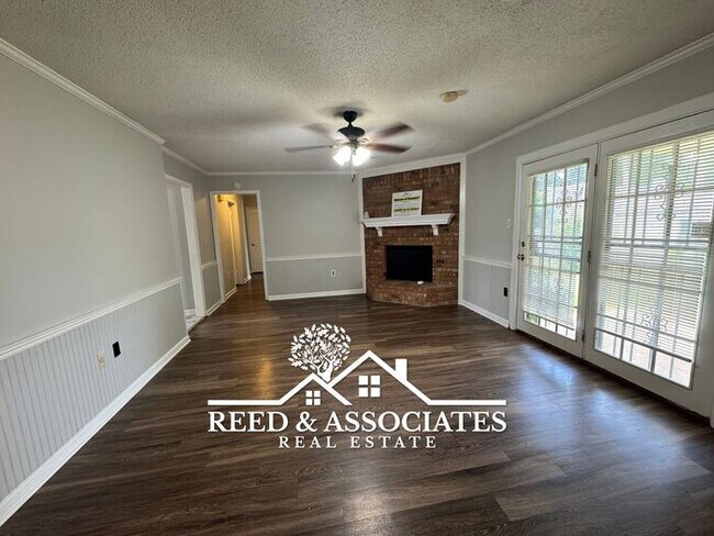 Foto del edificio - 3 Bedroom in Hickory Ridge - South Riverdale