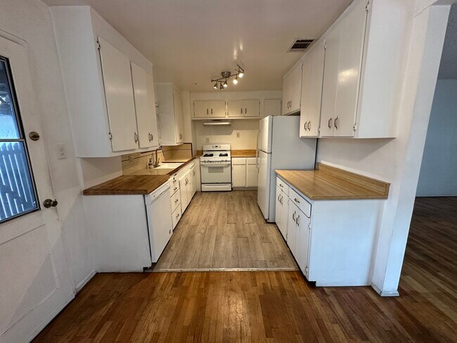 Cocina - 12963 Panama St