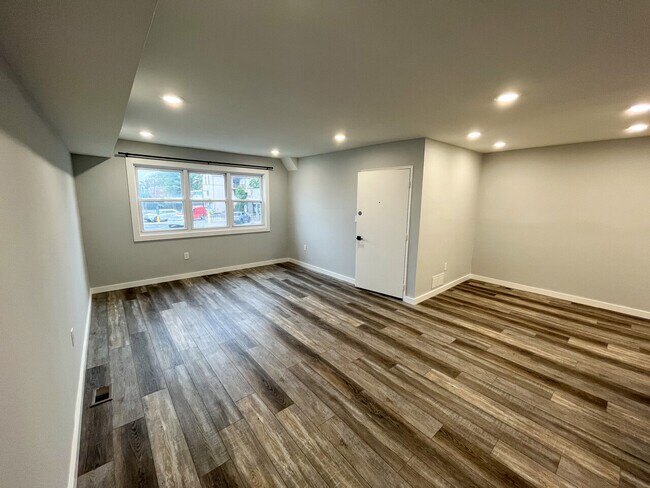 Building Photo - 4004 Placid St