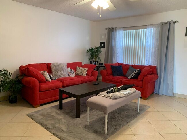 Foto del edificio - 82 Normandy Ln