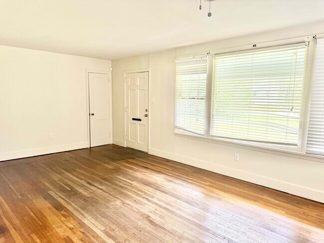 Foto del edificio - 10363 White Oak Dr