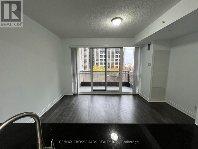 Photo du bâtiment - 38 Cedarland Dr