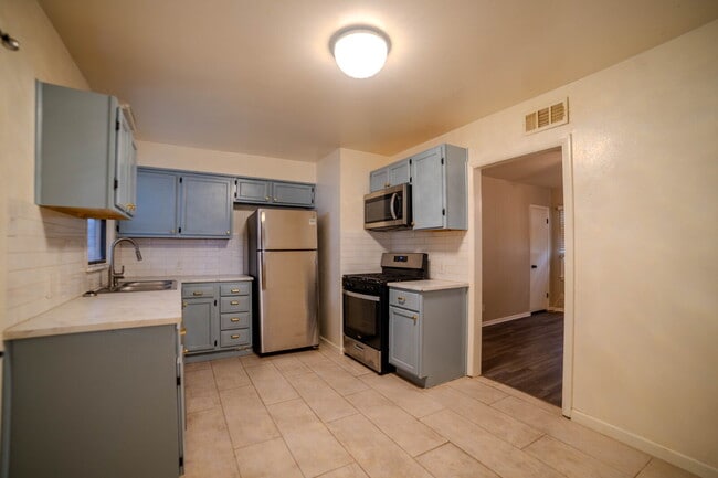 Building Photo - 506 Goodnight Dr