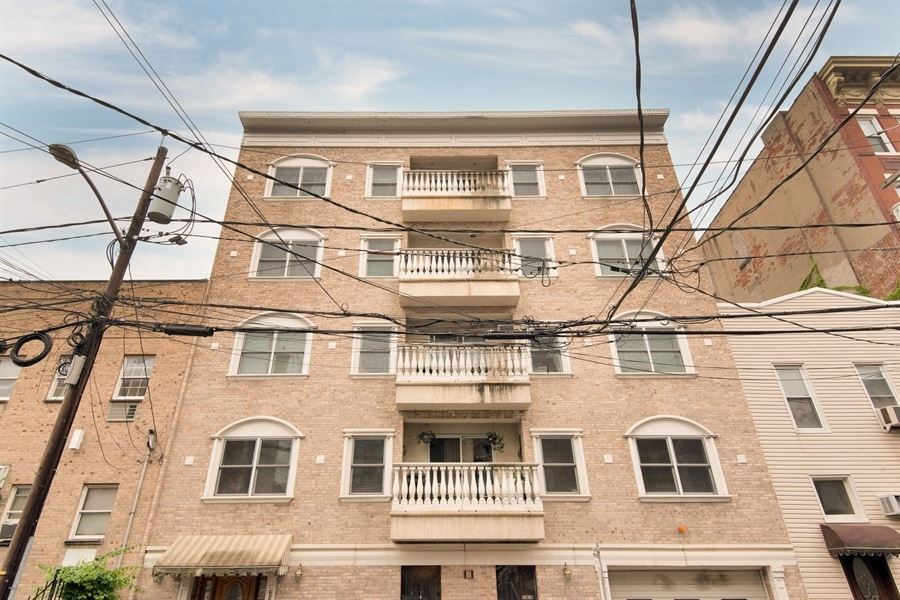 Primary Photo - 621 Monroe St