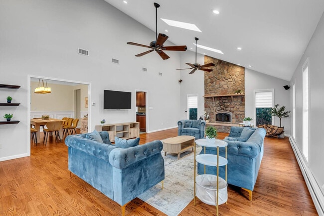 Building Photo - 6 Buchanan Ln