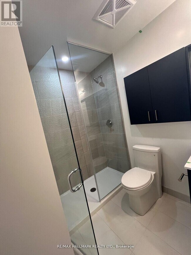 Building Photo - 30 Upper Mall Wy