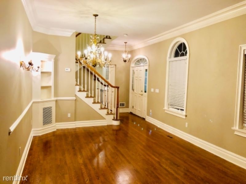Primary Photo - 3 br, 3.5 bath Townhome - 82 E Putnam Ave