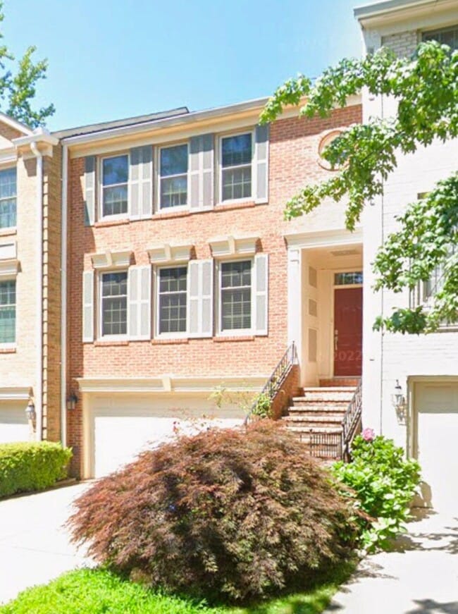 Building Photo - 10952 Bloomingdale Dr