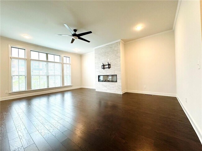 Foto del edificio - 713 Avondale Creek Dr.